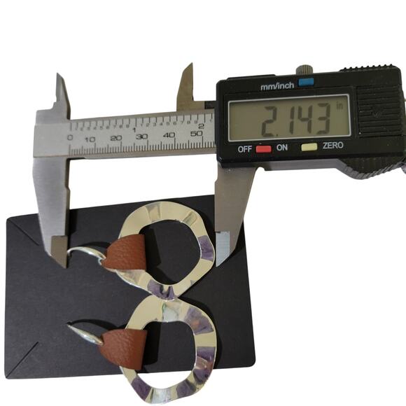 Modern Hammered Silver Tone & Brown Leather Drop Earrings Statement Boho Chic - Picture 8 of 9